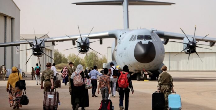 تواصل عمليات إجلاء الأجانب من السودان
